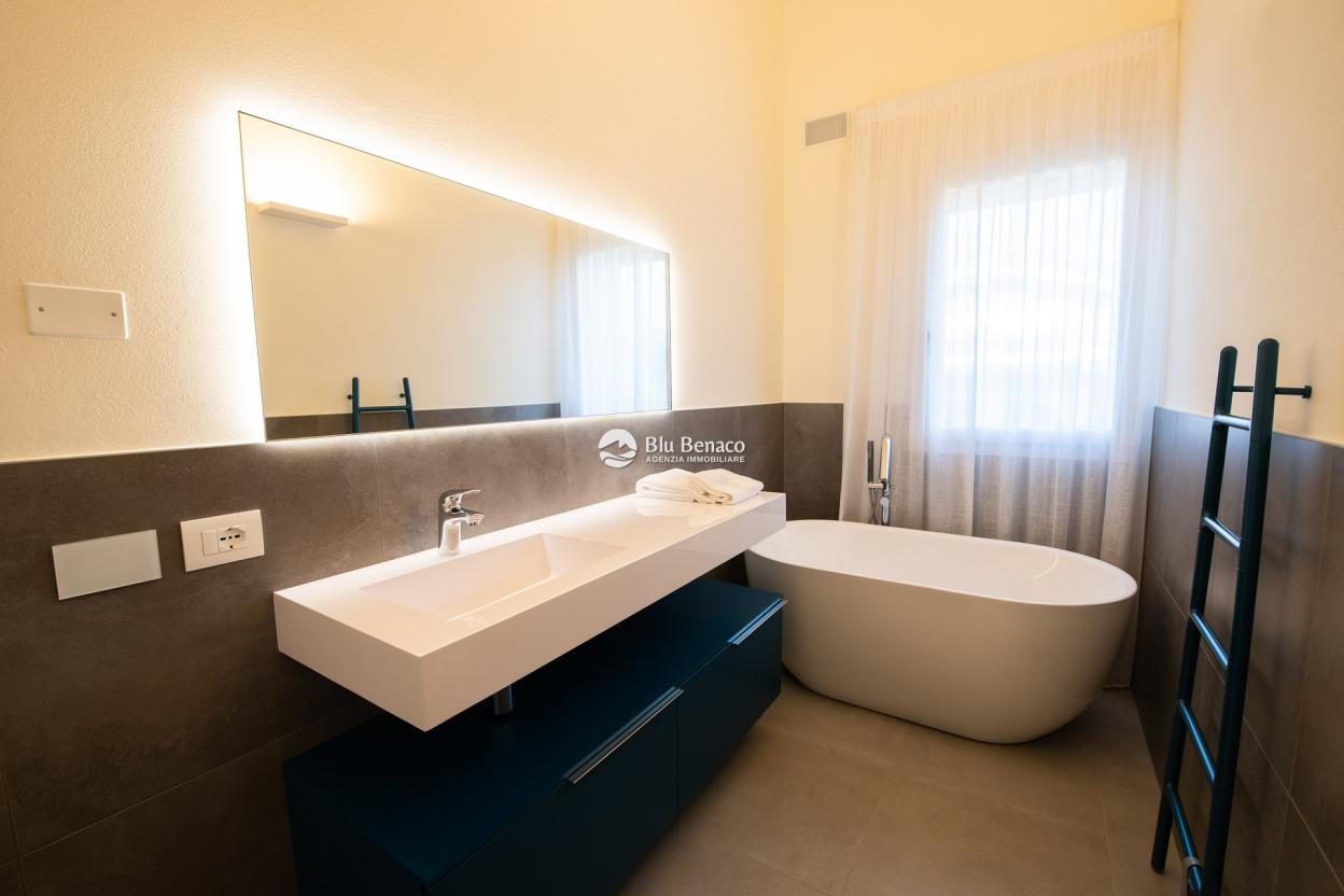 Villa zu verkaufen in Manerba del Garda