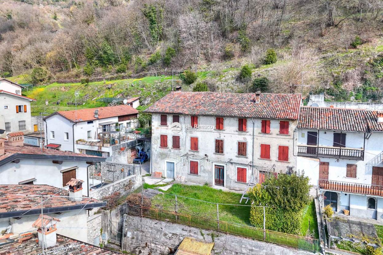 Charming three-level house for sale in Navazzo