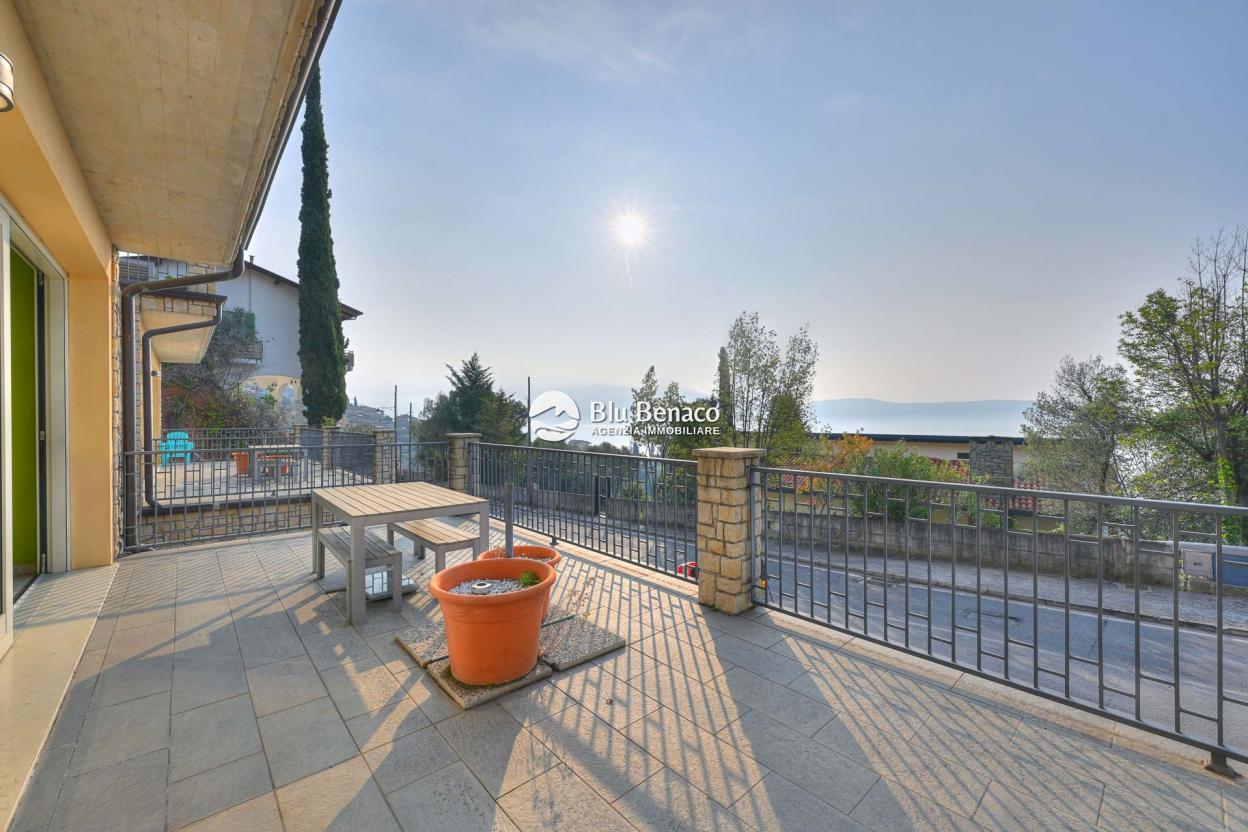 Three-room apartment for sale in residence with a wonderful lake view