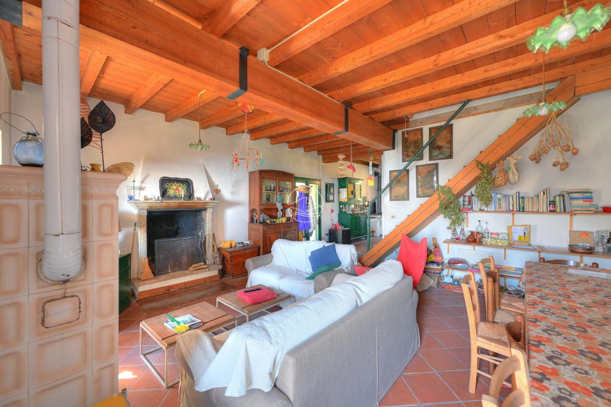 Farmhouse for sale in the hills of Toscolano Maderno