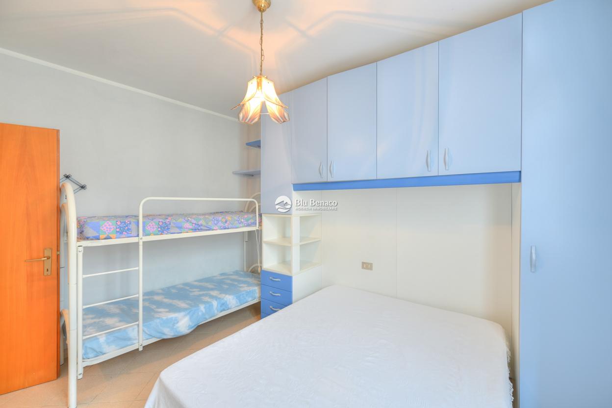 Lovely two-bedroom apartment for sale in Gardone Riviera