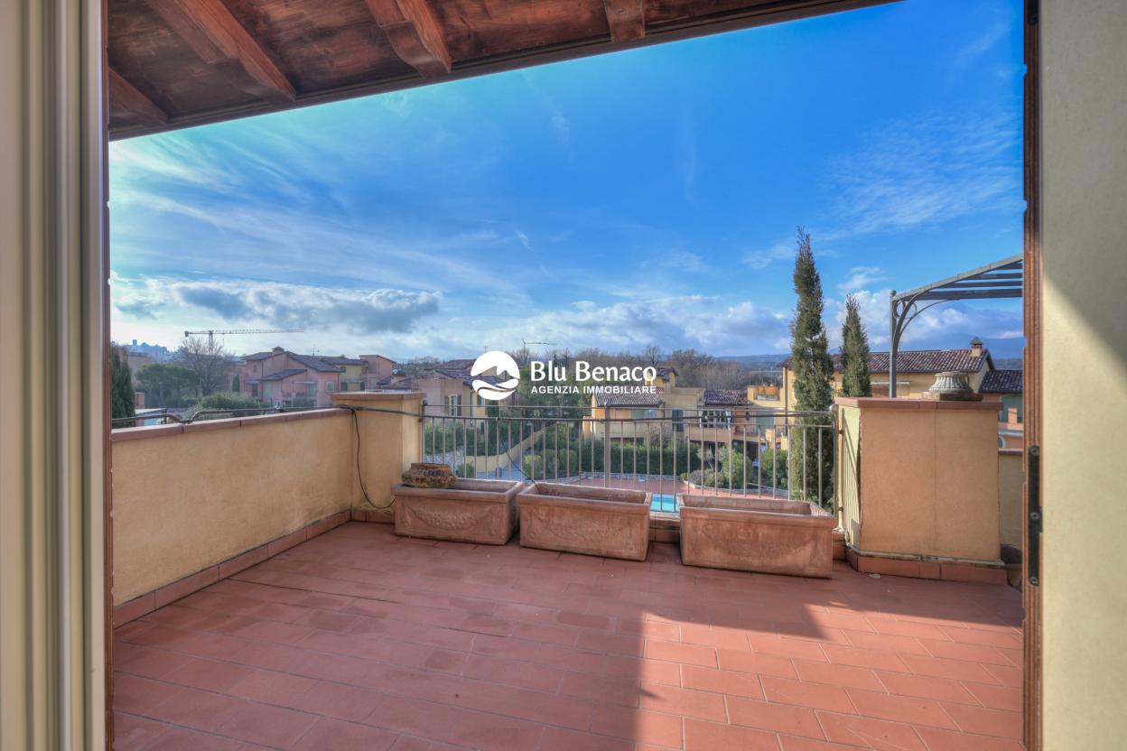 Attico vista lago, in vendita Manerba Del Garda. 