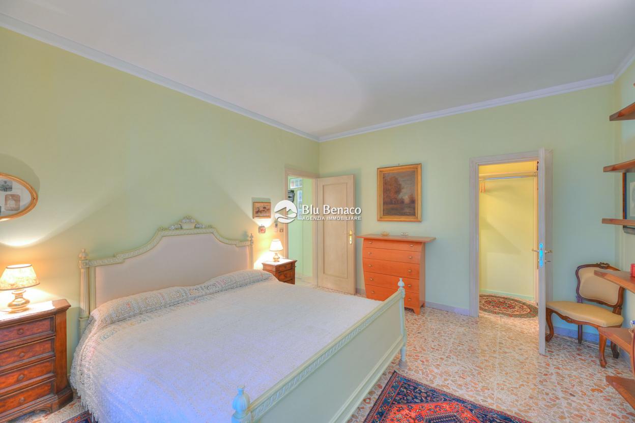 Elegant three-room apartment for sale in Maderno