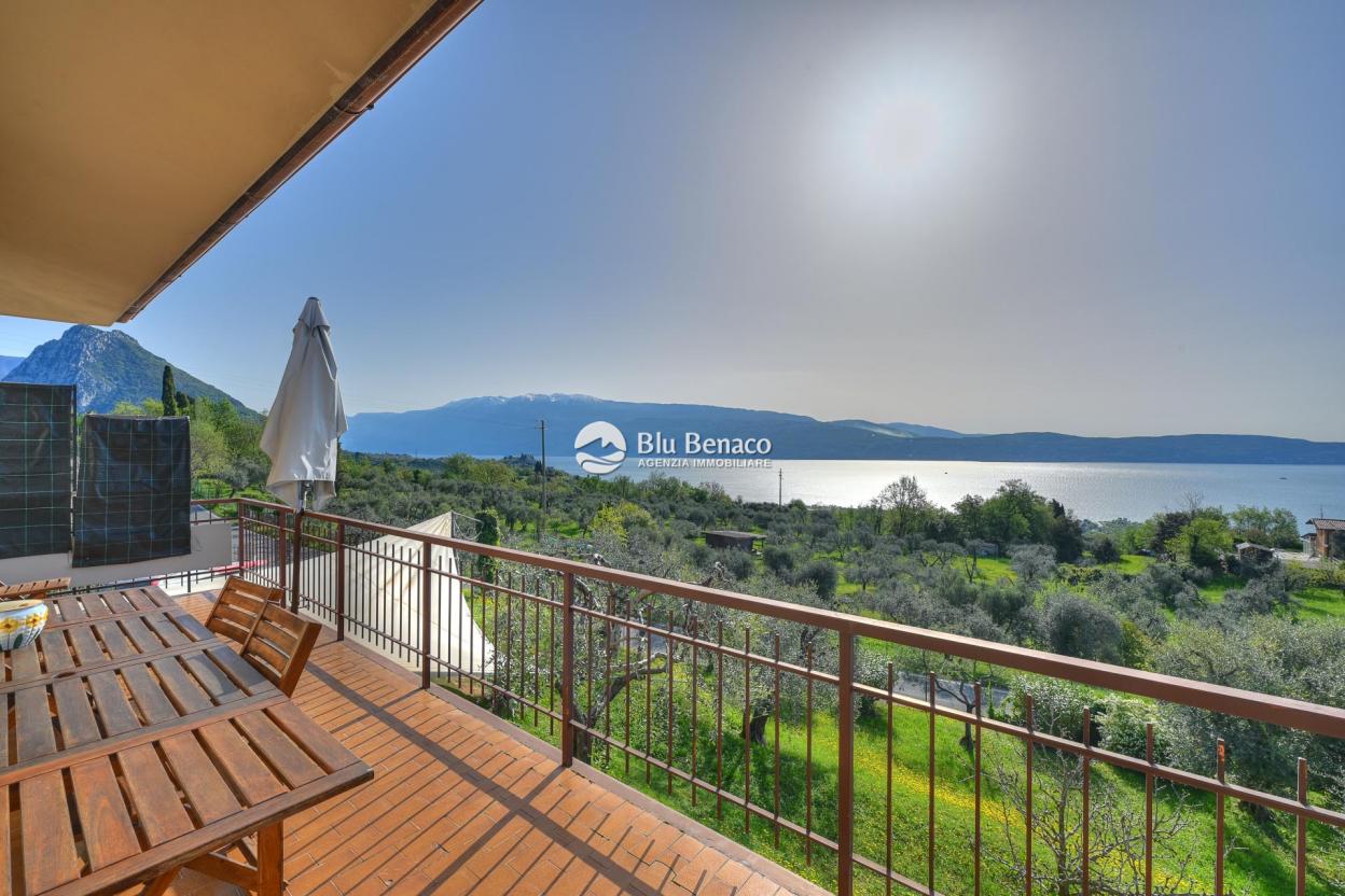 Detached villa with panoramic view in Montemaderno