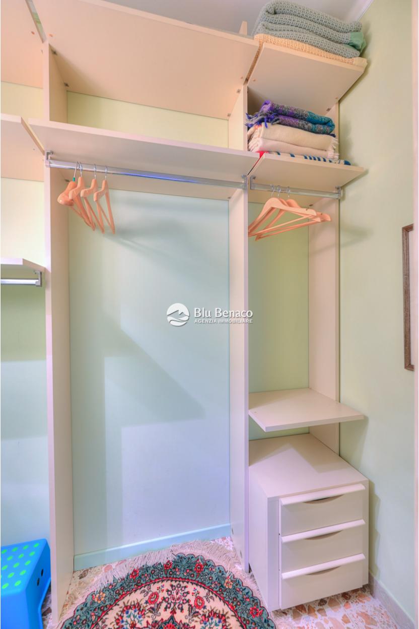 Elegant three-room apartment for sale in Maderno