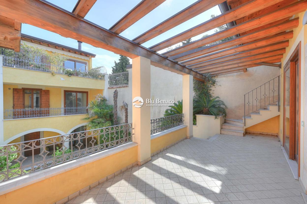 Imperdibile bilocale con terrazza in vendita a Maderno