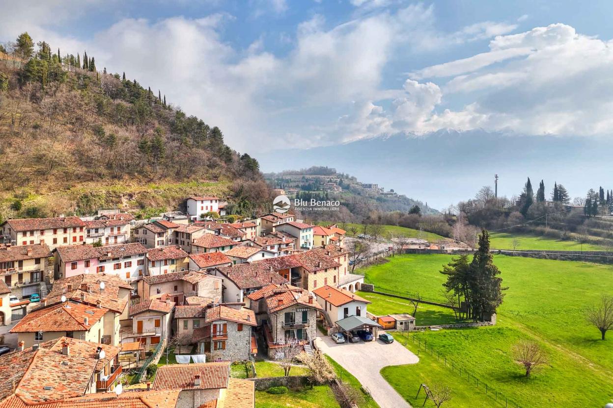 Porzione cielo terra in vendita a Navazzo 