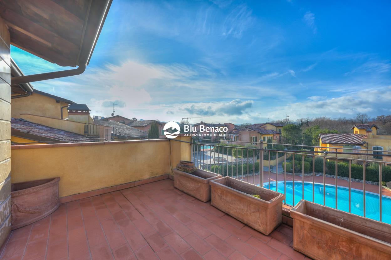 Attico vista lago, in vendita Manerba Del Garda. 