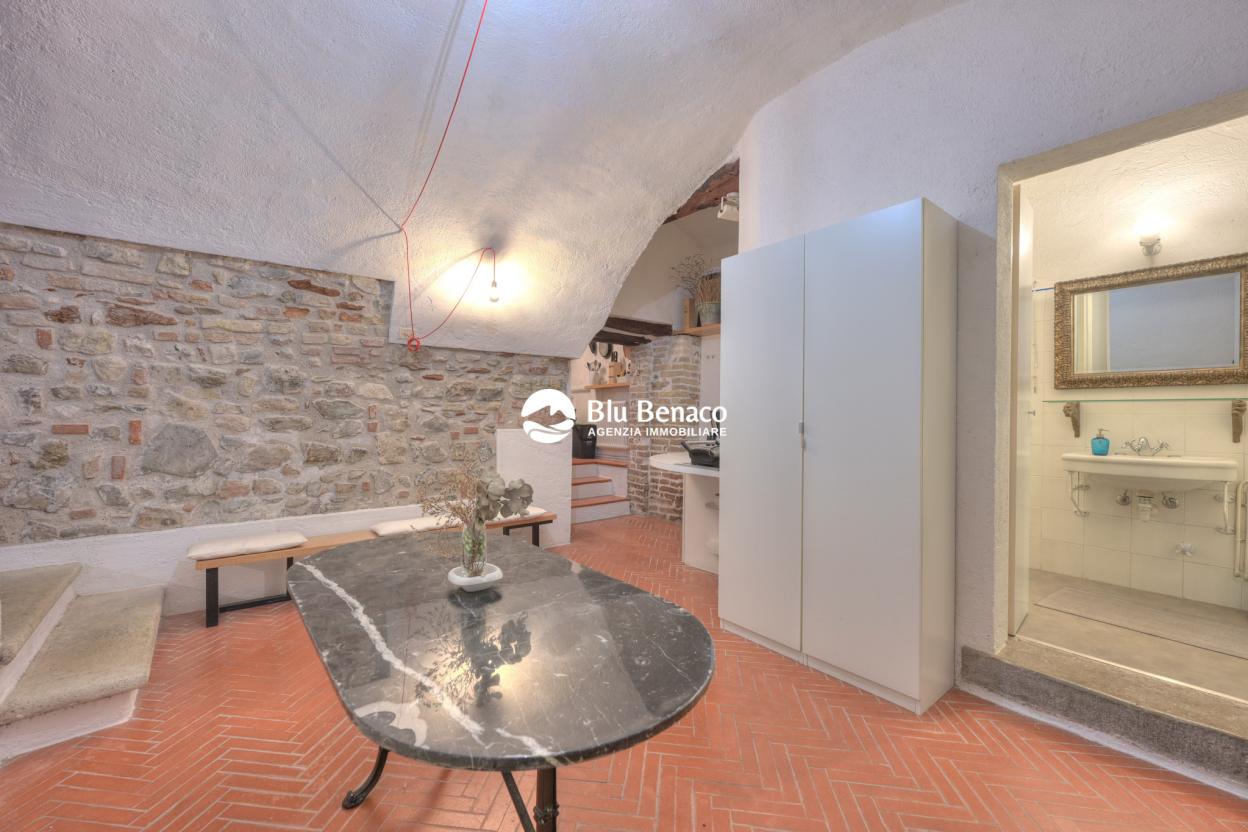 Appartamento piano terra, in vendita porto di Gargnano 