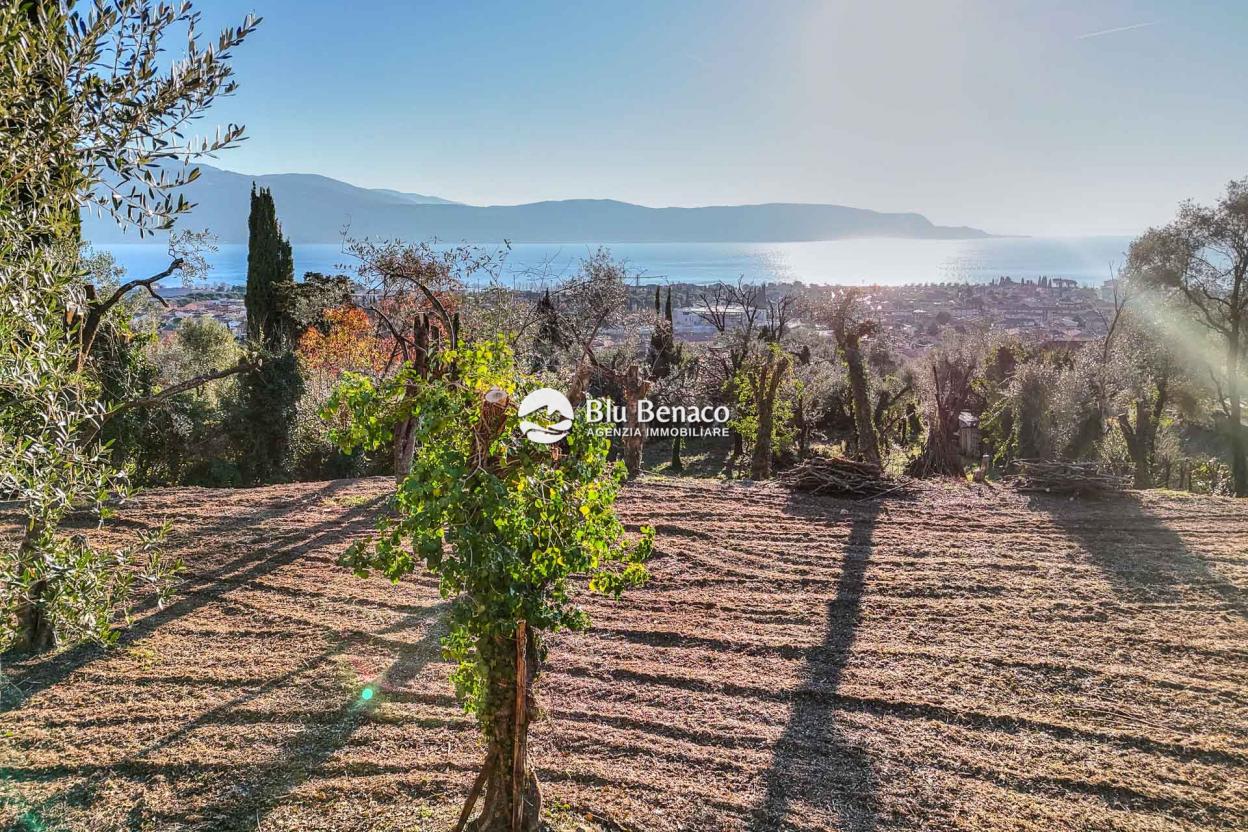 Building land for sale in Maderno