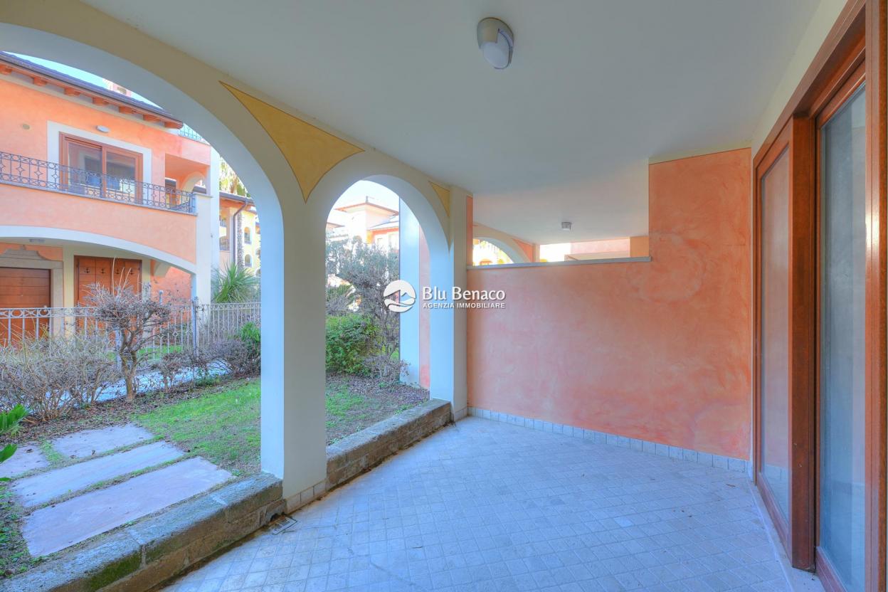 Three-room apartment in prestigious residence near the lake