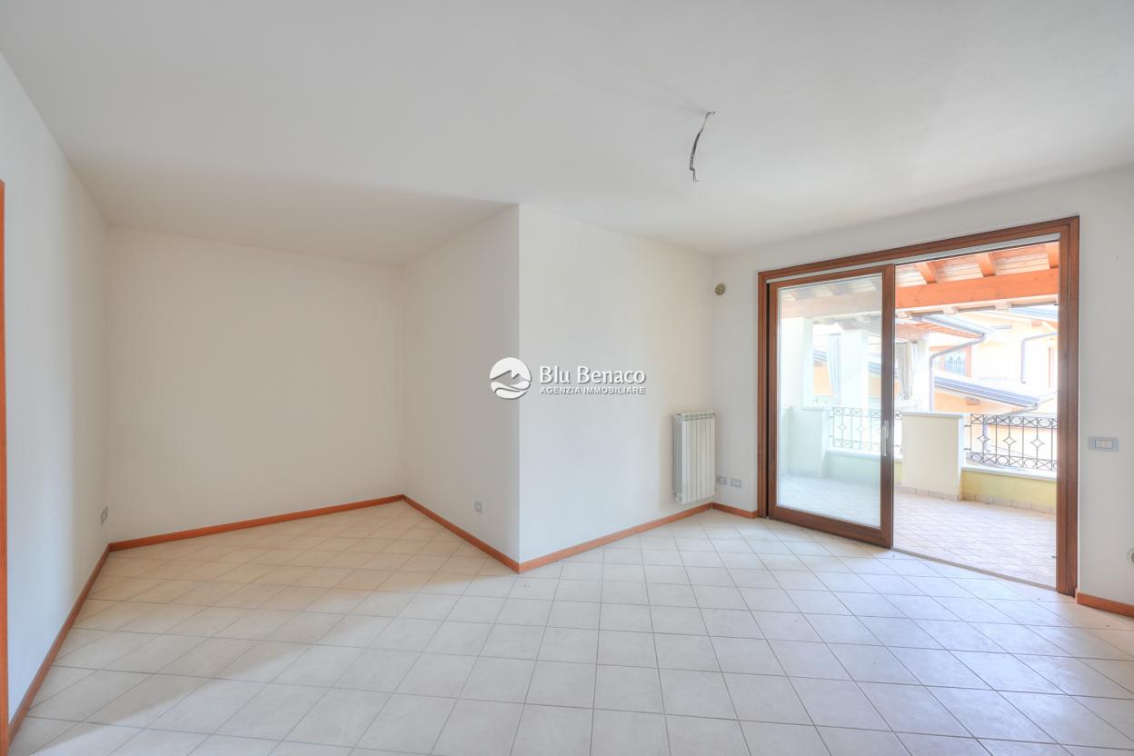 Unmissable three-room apartment for sale in Maderno
