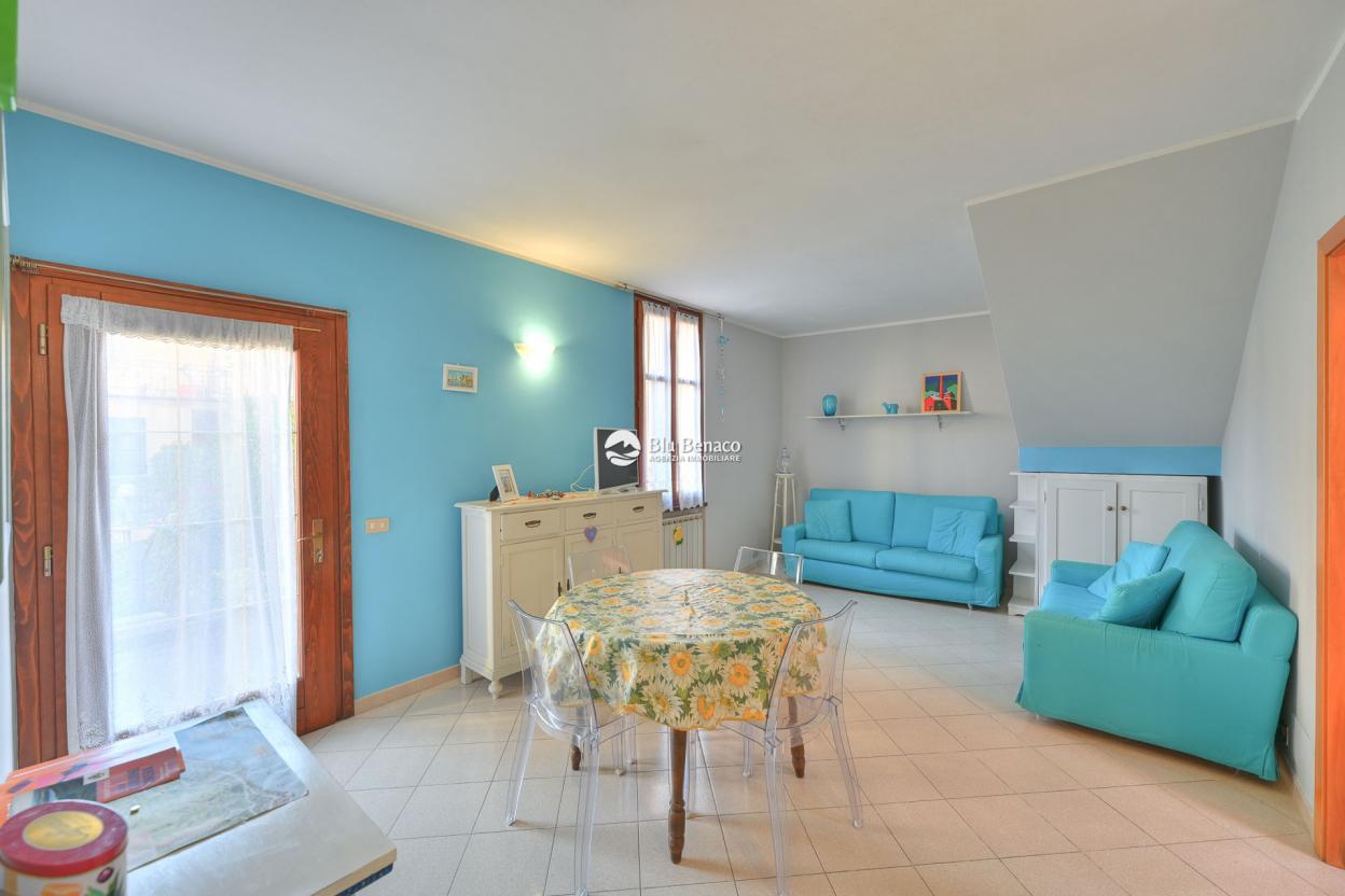 Lovely two-bedroom apartment for sale in Gardone Riviera