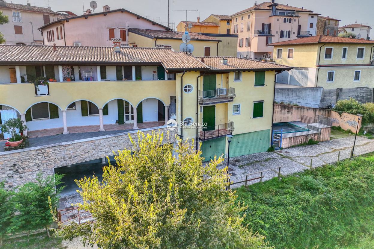 Manerba Del Garda, trilocale con loggia 