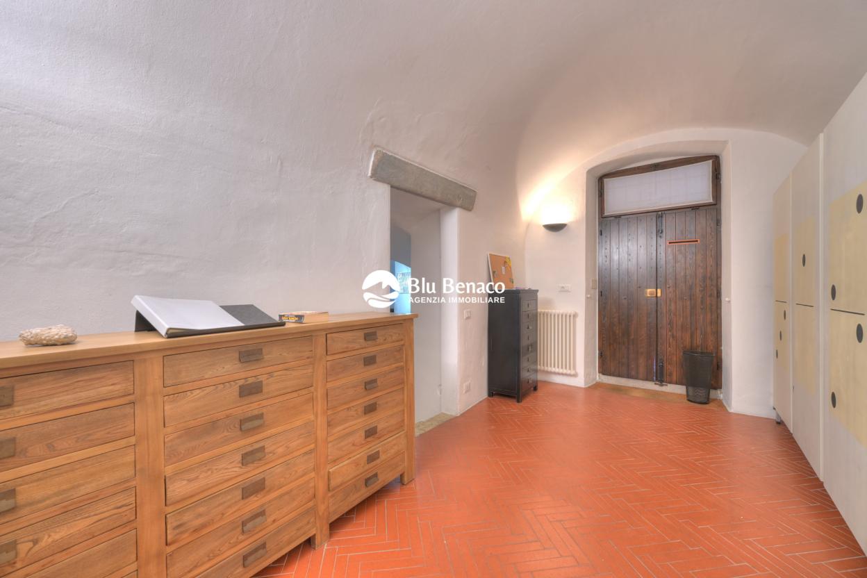 Appartamento piano terra, in vendita porto di Gargnano 