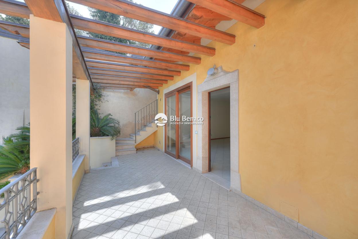 Imperdibile bilocale con terrazza in vendita a Maderno