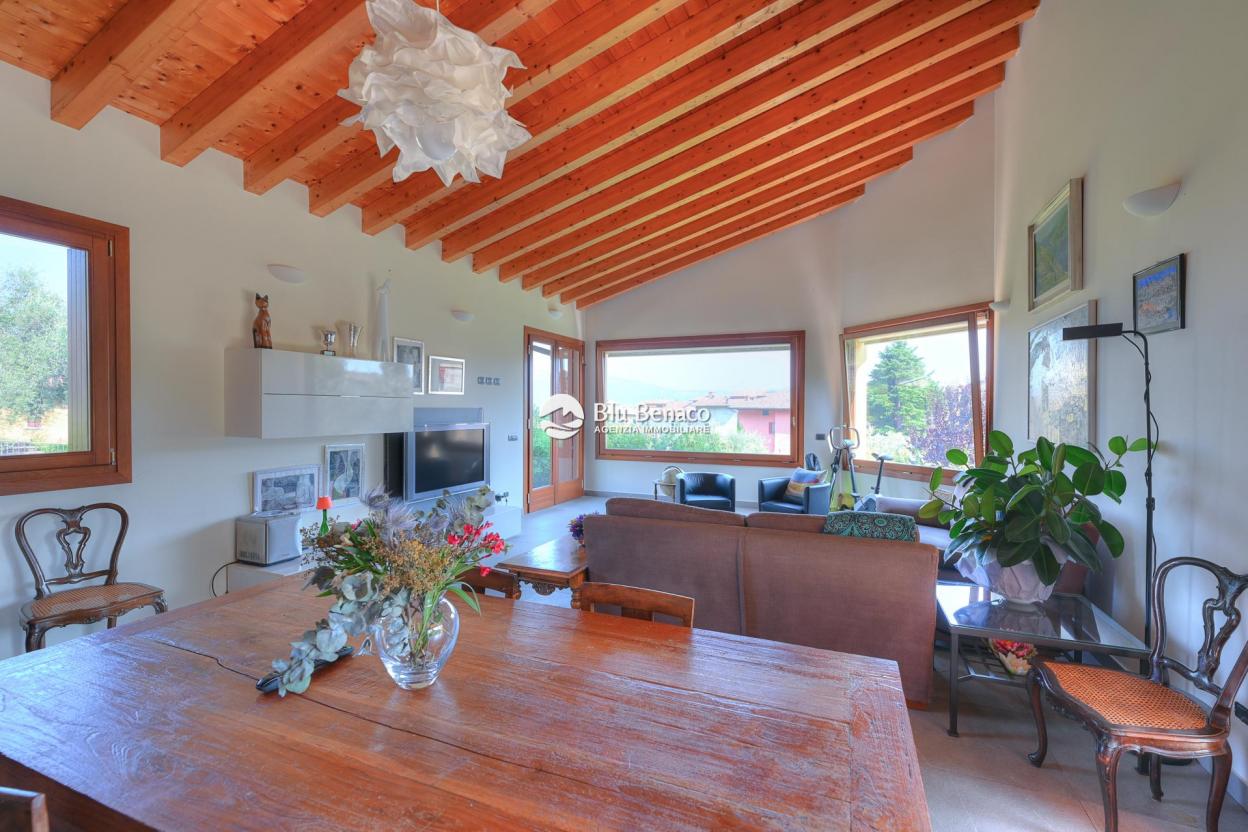 Unmissable detached villa in Toscolano Maderno