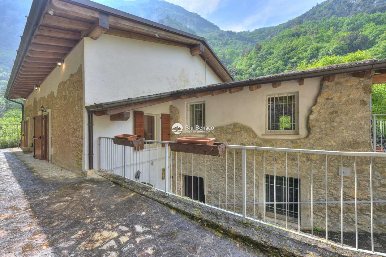 Property for sale in Camerate