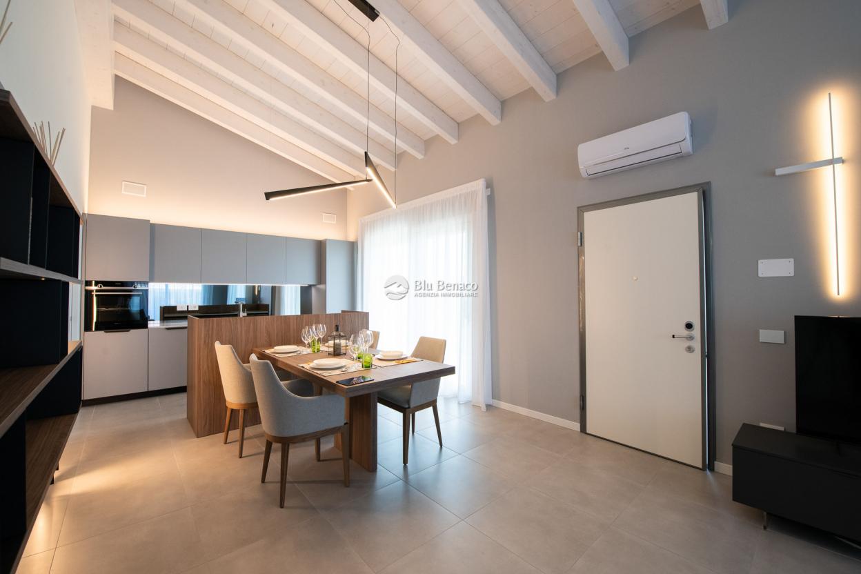 Villa zu verkaufen in Padenghe sul Garda