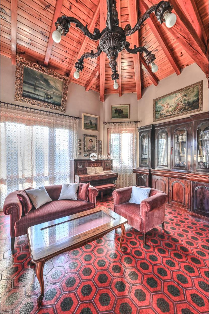 Exceptional villa for sale in Gargnano