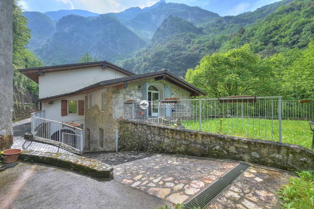 Property for sale in Camerate