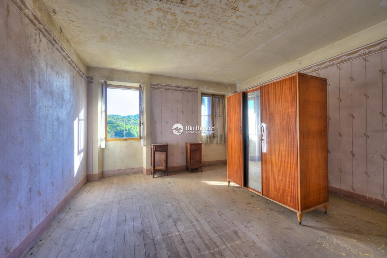 Porzione cielo terra in vendita a Navazzo 