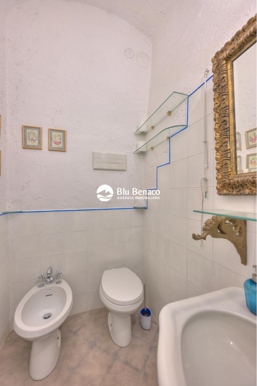 Appartamento piano terra, in vendita porto di Gargnano 