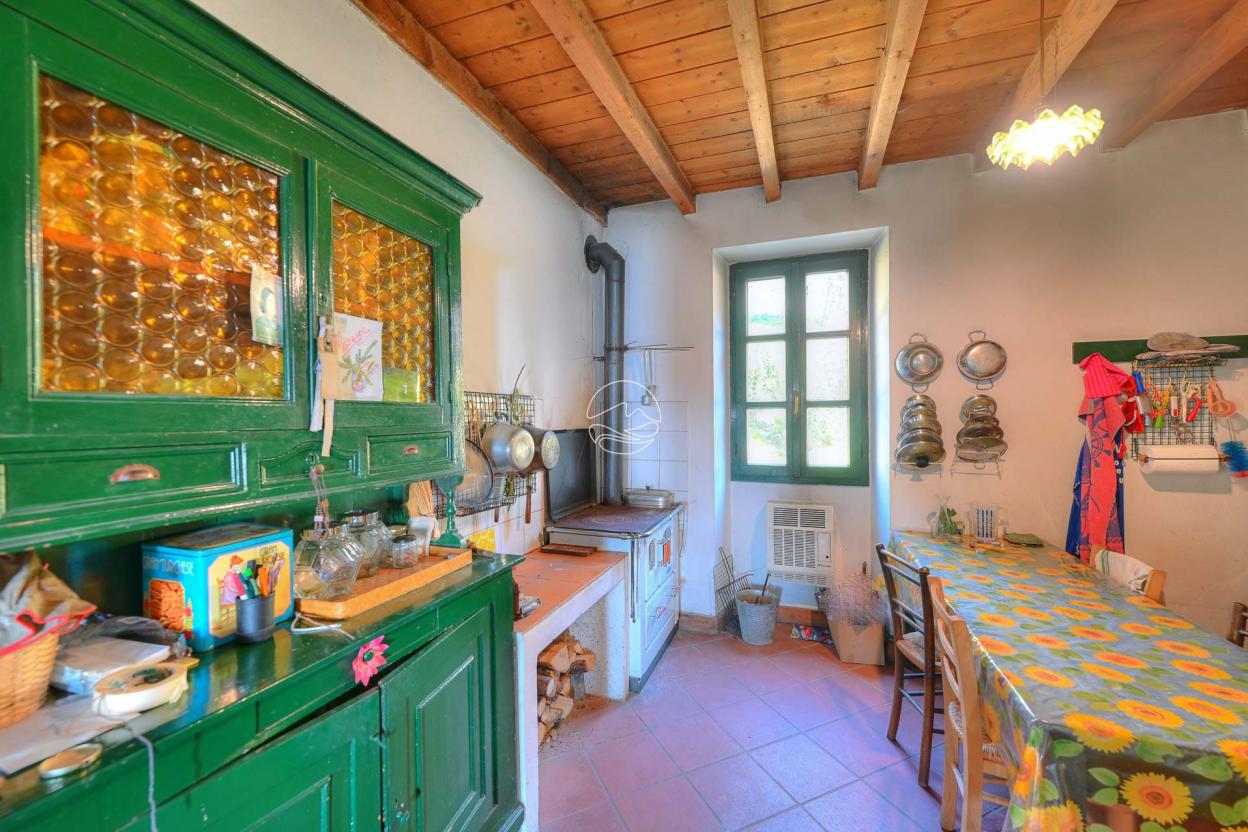 Farmhouse for sale in the hills of Toscolano Maderno