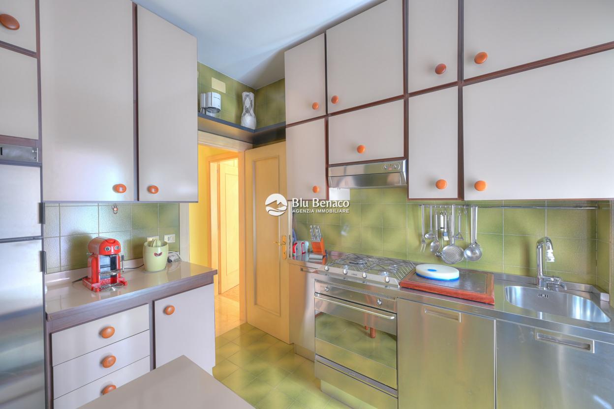 Elegant three-room apartment for sale in Maderno