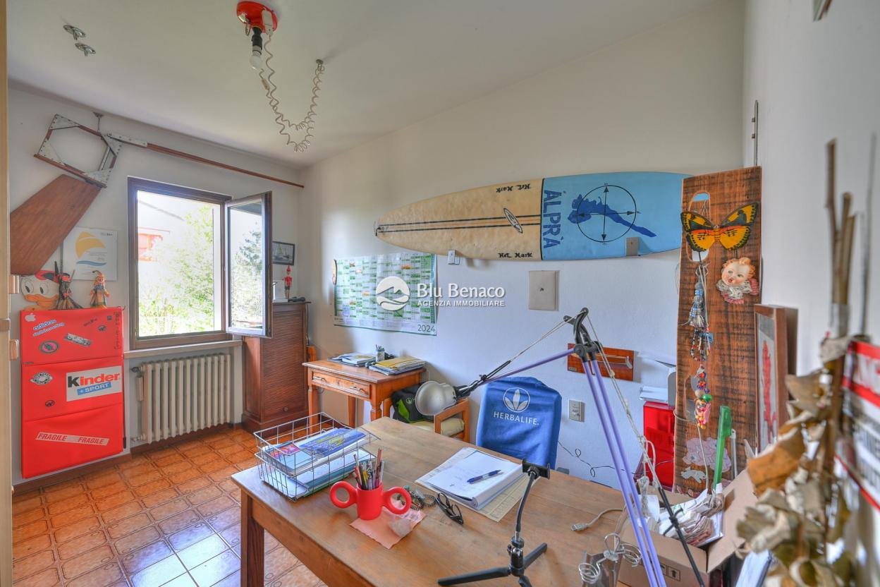 Detached villa with panoramic view in Montemaderno