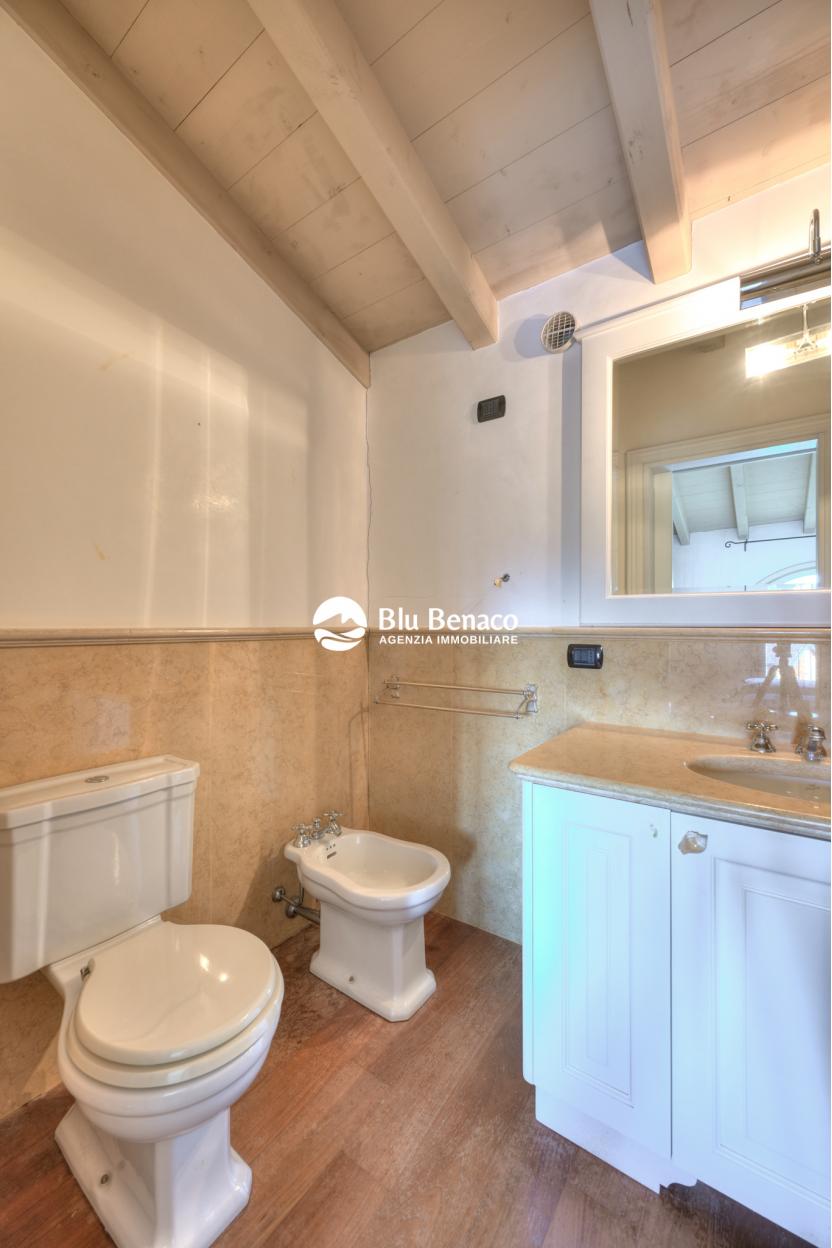 Attico vista lago, in vendita Manerba Del Garda. 