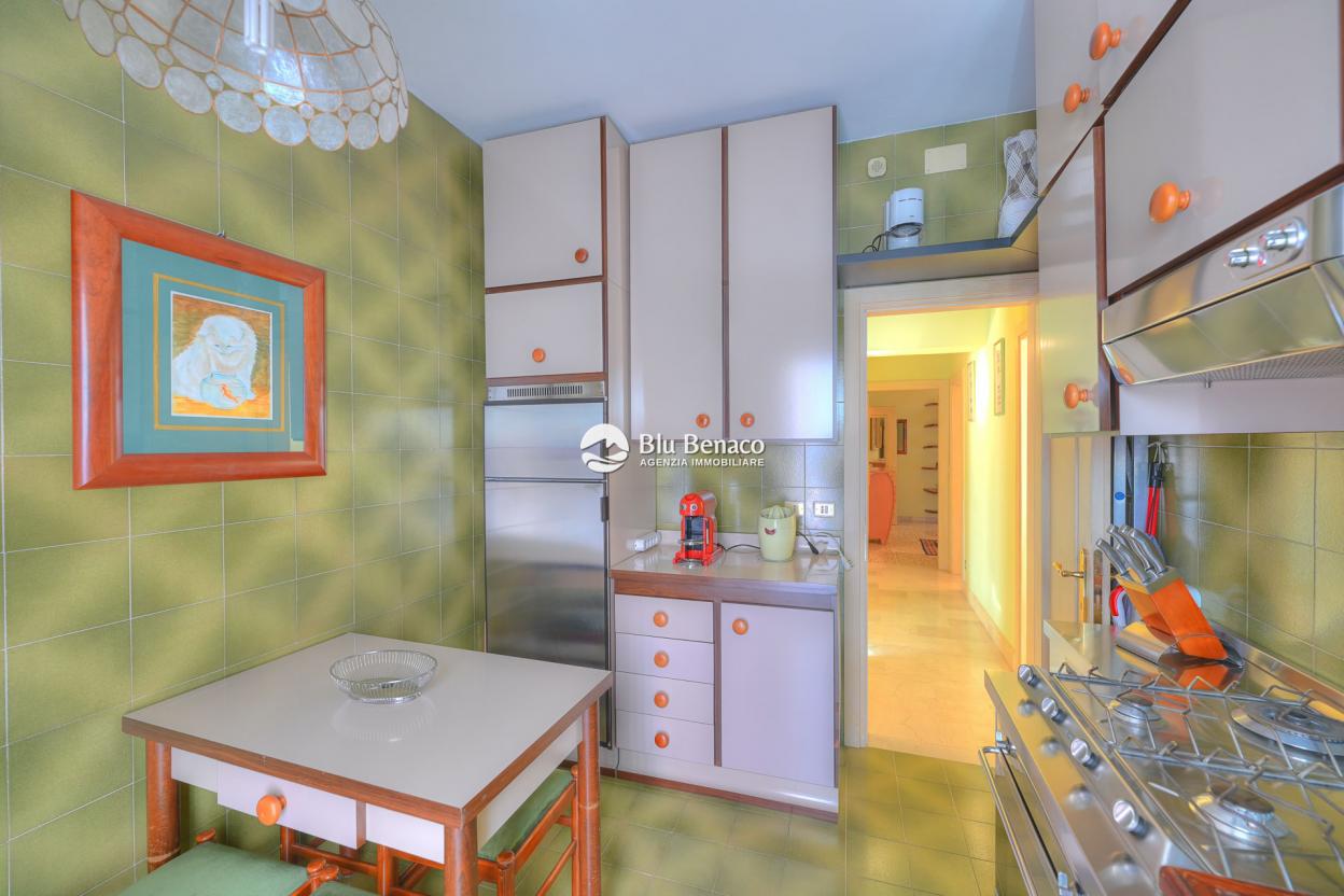 Elegant three-room apartment for sale in Maderno