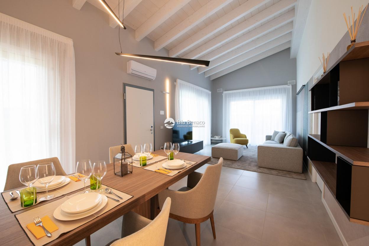 Villa zu verkaufen in Padenghe sul Garda