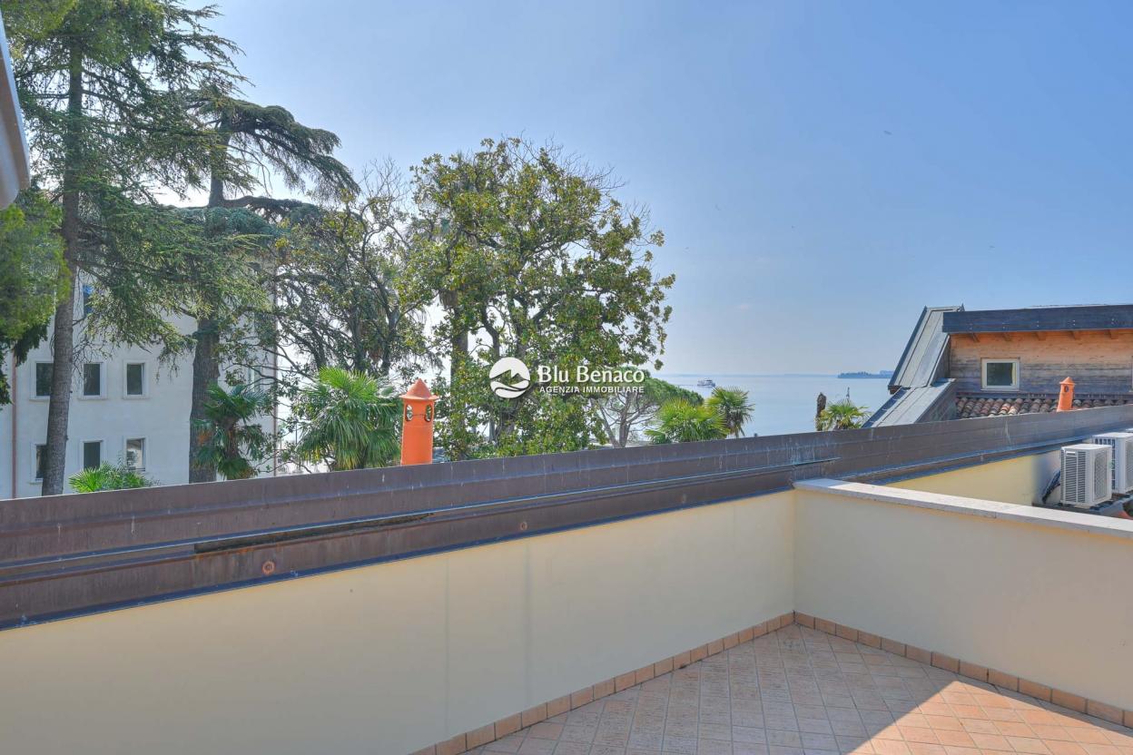 Imperdibile bilocale con terrazza in vendita a Maderno