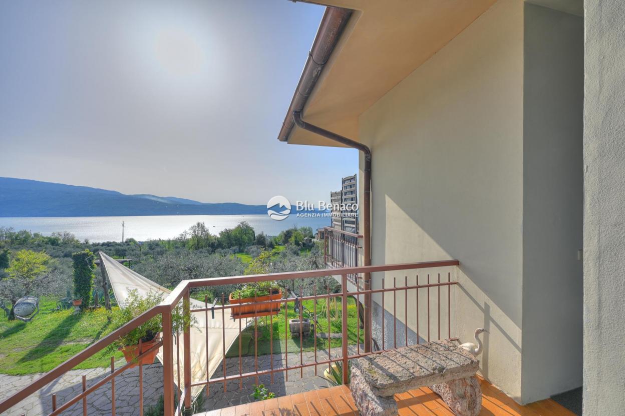 Detached villa with panoramic view in Montemaderno