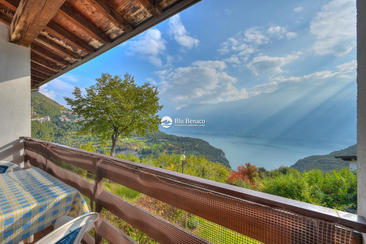 Lake-view apartment for sale in Tignale Lake-view apartment for sale in Tignale