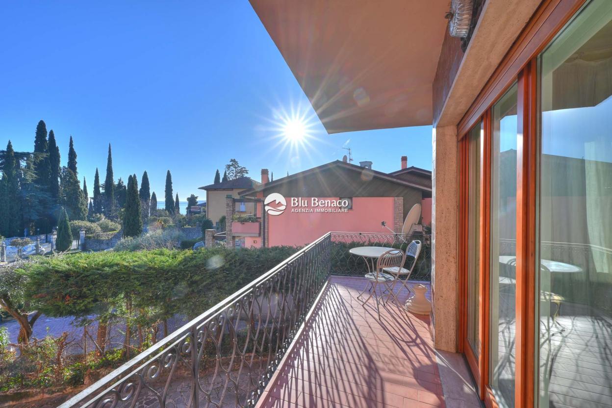 Elegant three-room apartment for sale in Maderno
