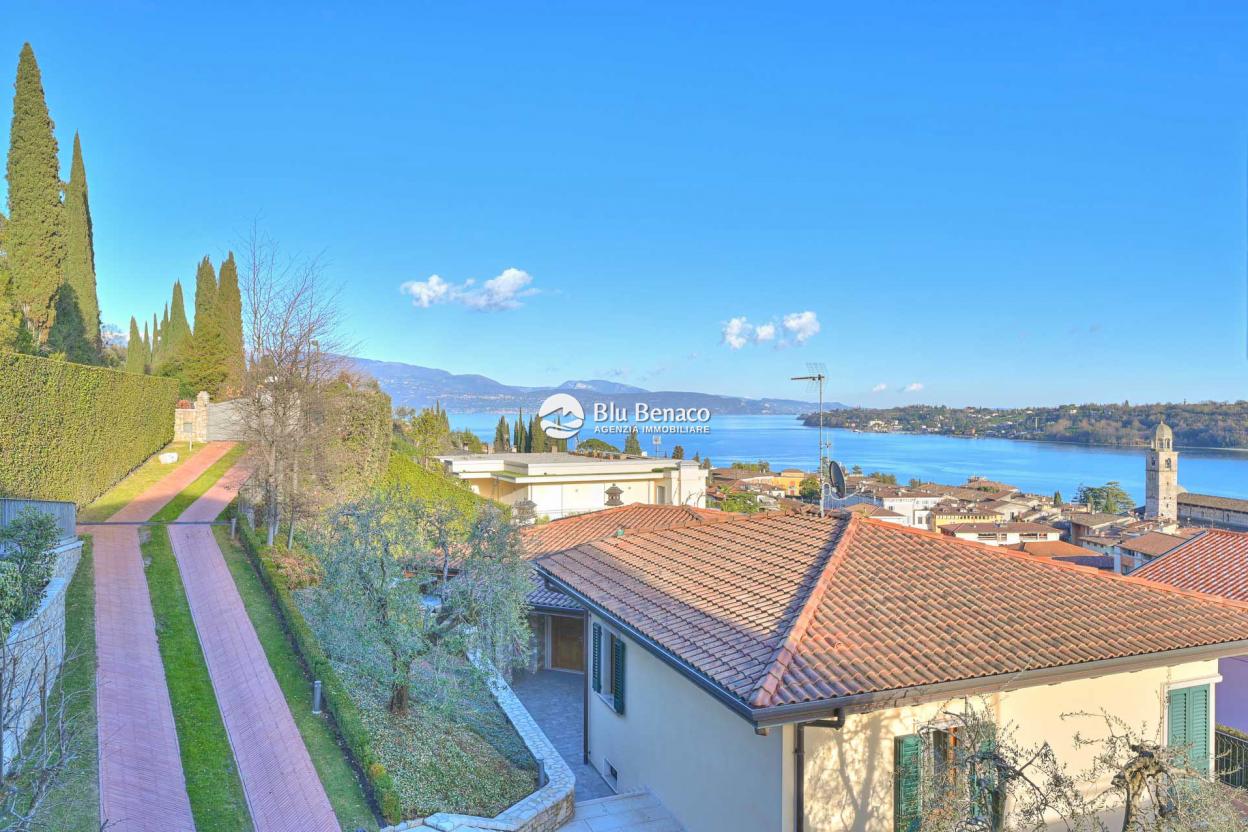 Penthouse for sale with stunning lake view in Salò