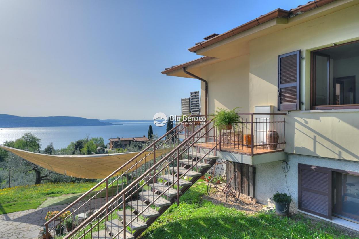 Freistehende Villa mit Panoramablick in Montemaderno