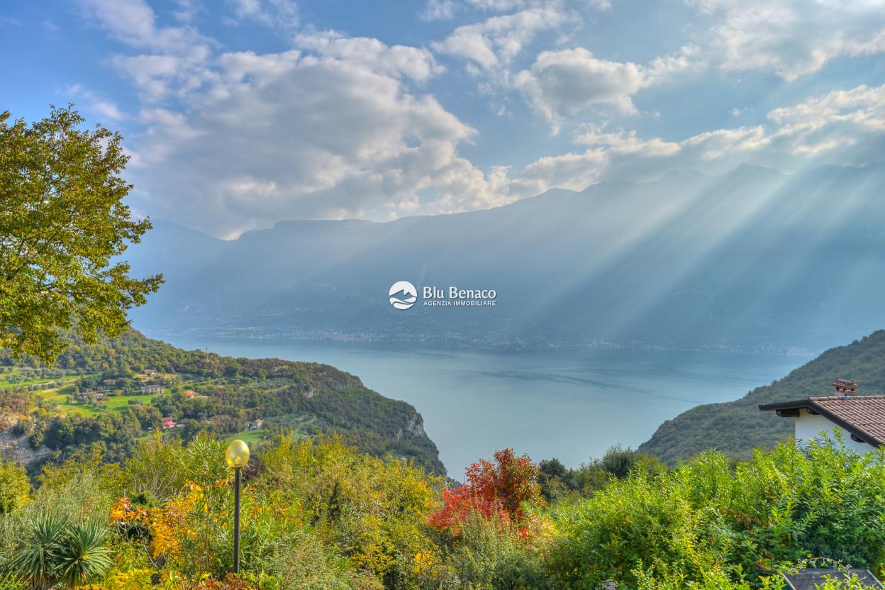 Lake-view apartment for sale in Tignale Lake-view apartment for sale in Tignale