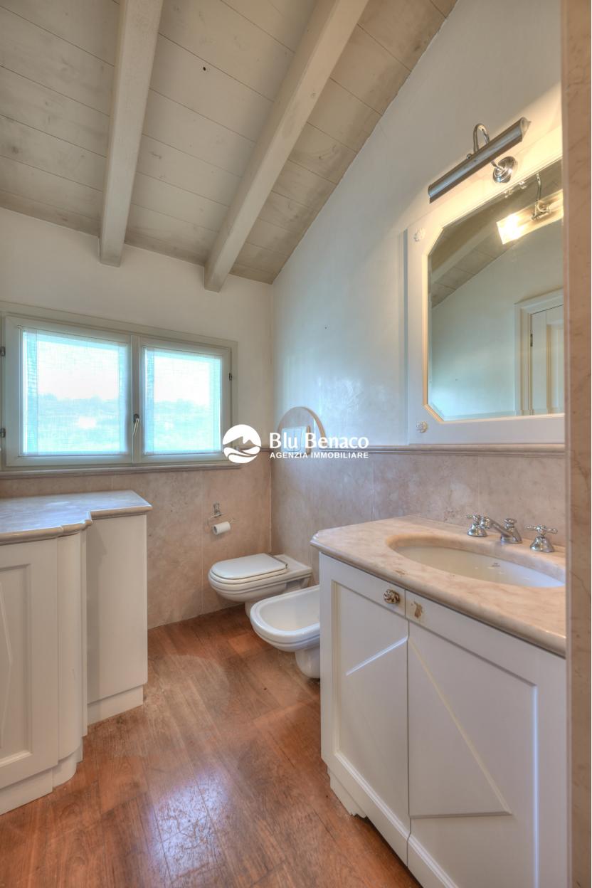 Attico vista lago, in vendita Manerba Del Garda. 