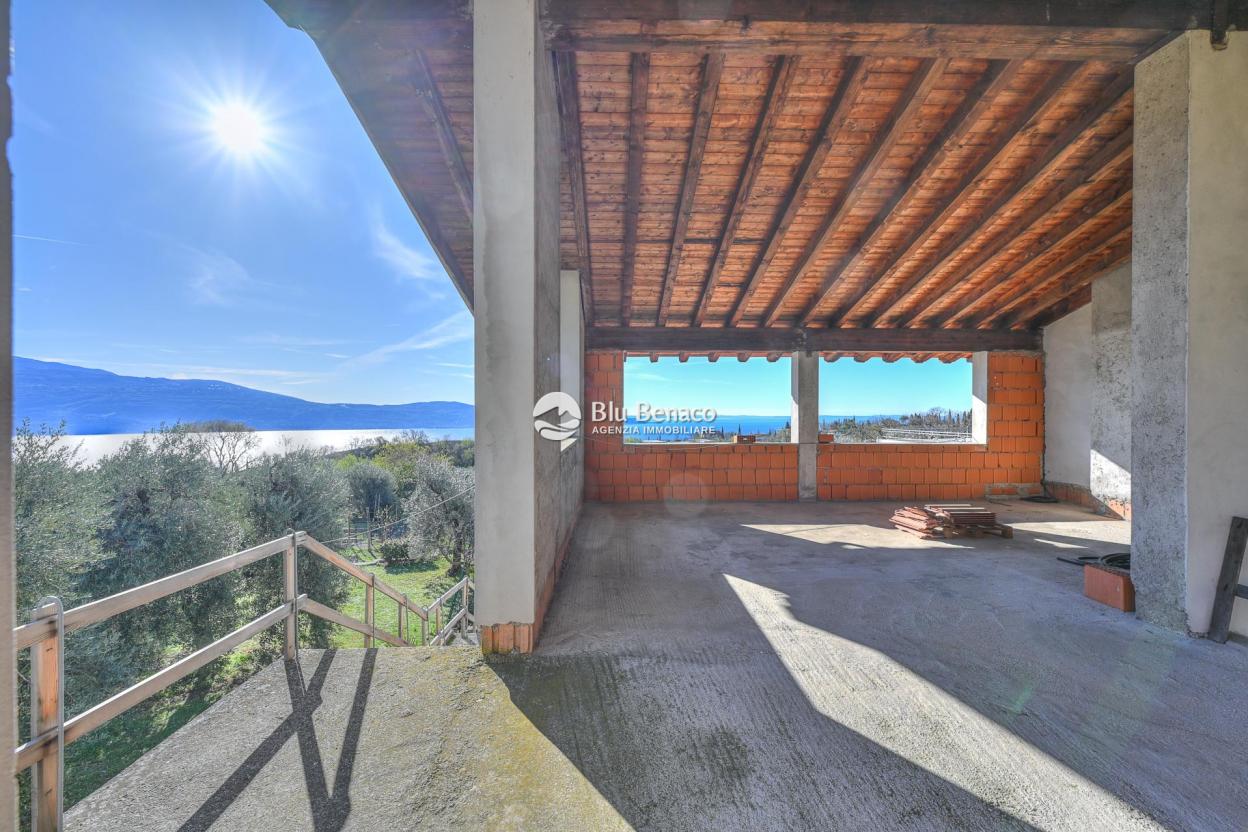 Freistehende Villa mit Panoramablick in Gaino