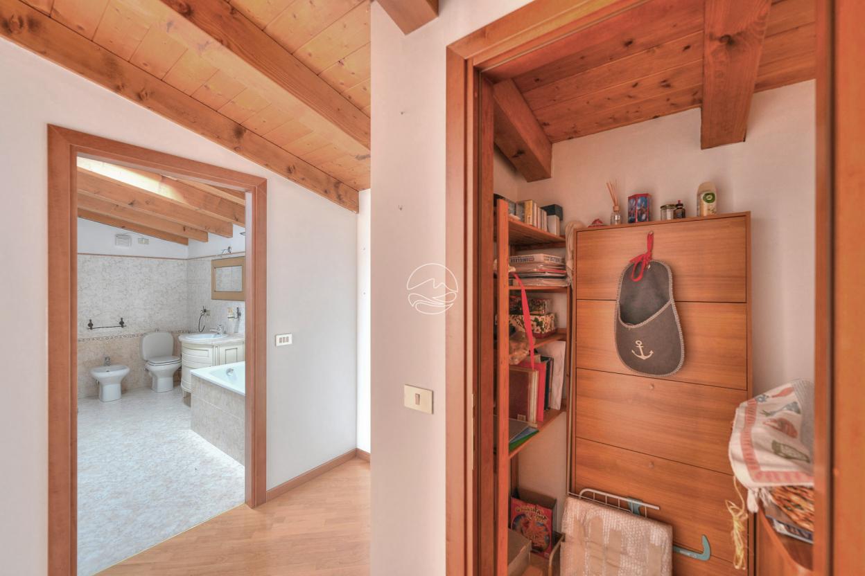 Two-room apartment close to services in Toscolano Maderno