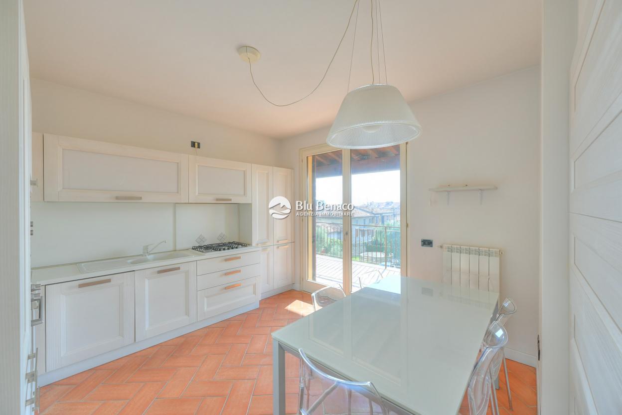 Elegant four-room apartment for sale in Toscolano