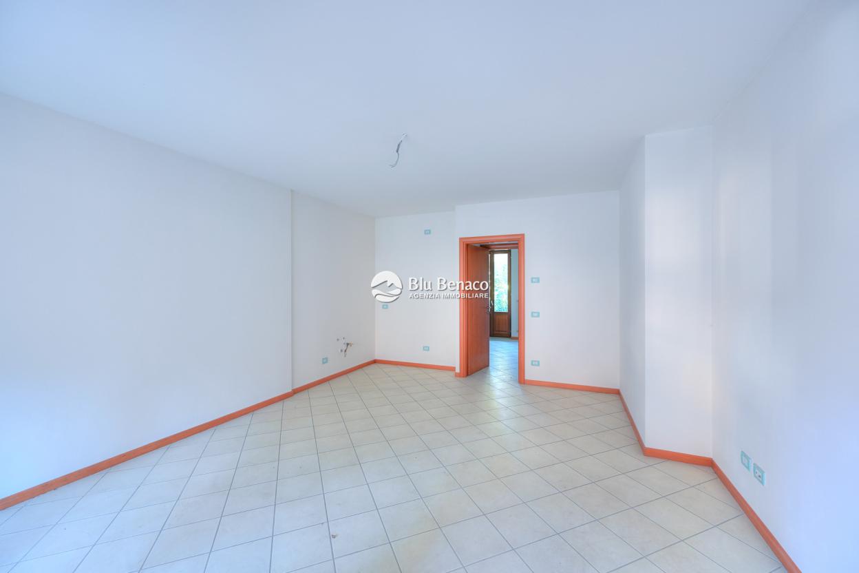 Three-room apartment in prestigious residence near the lake