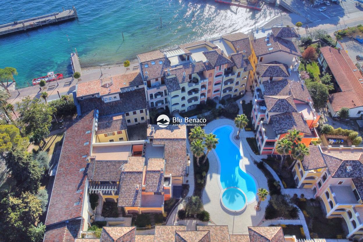 Three-room apartment in prestigious residence near the lake