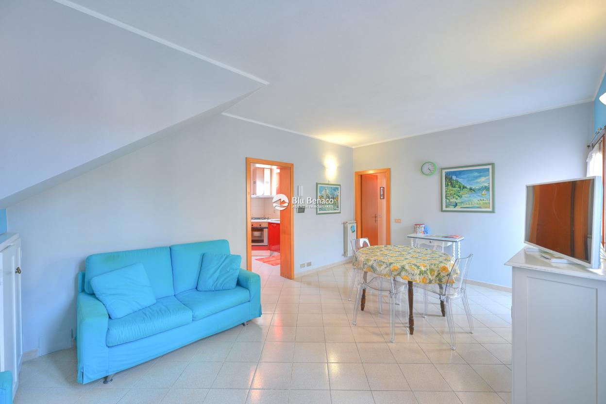 Lovely two-bedroom apartment for sale in Gardone Riviera