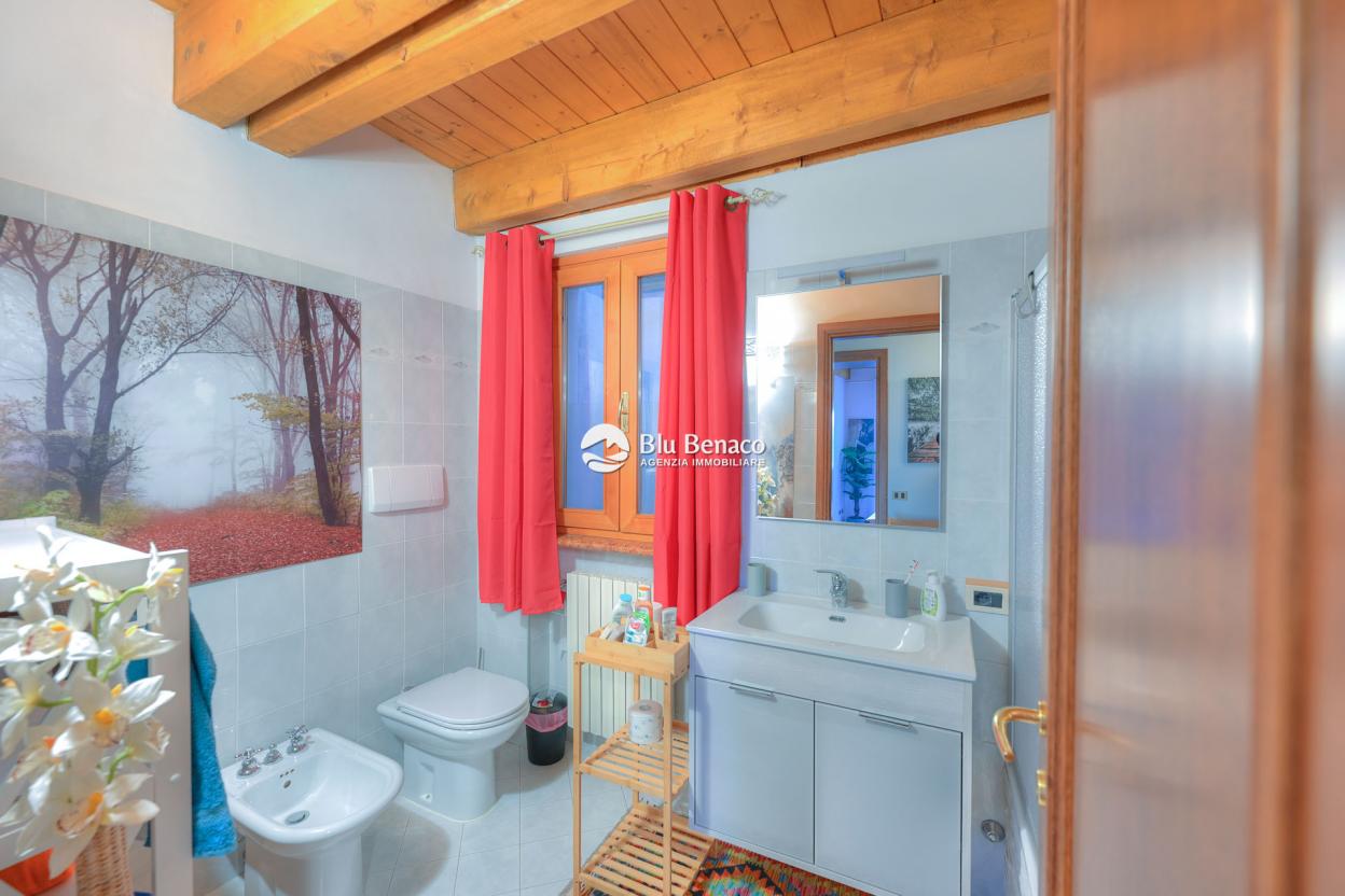 Lovely two-room apartment for sale in Maderno