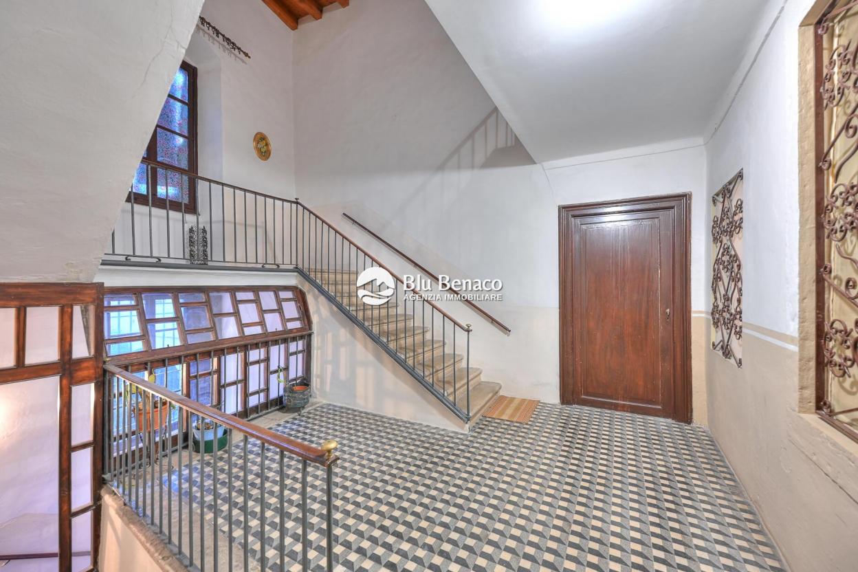 Three-room apartment for sale in historic center in Toscolano