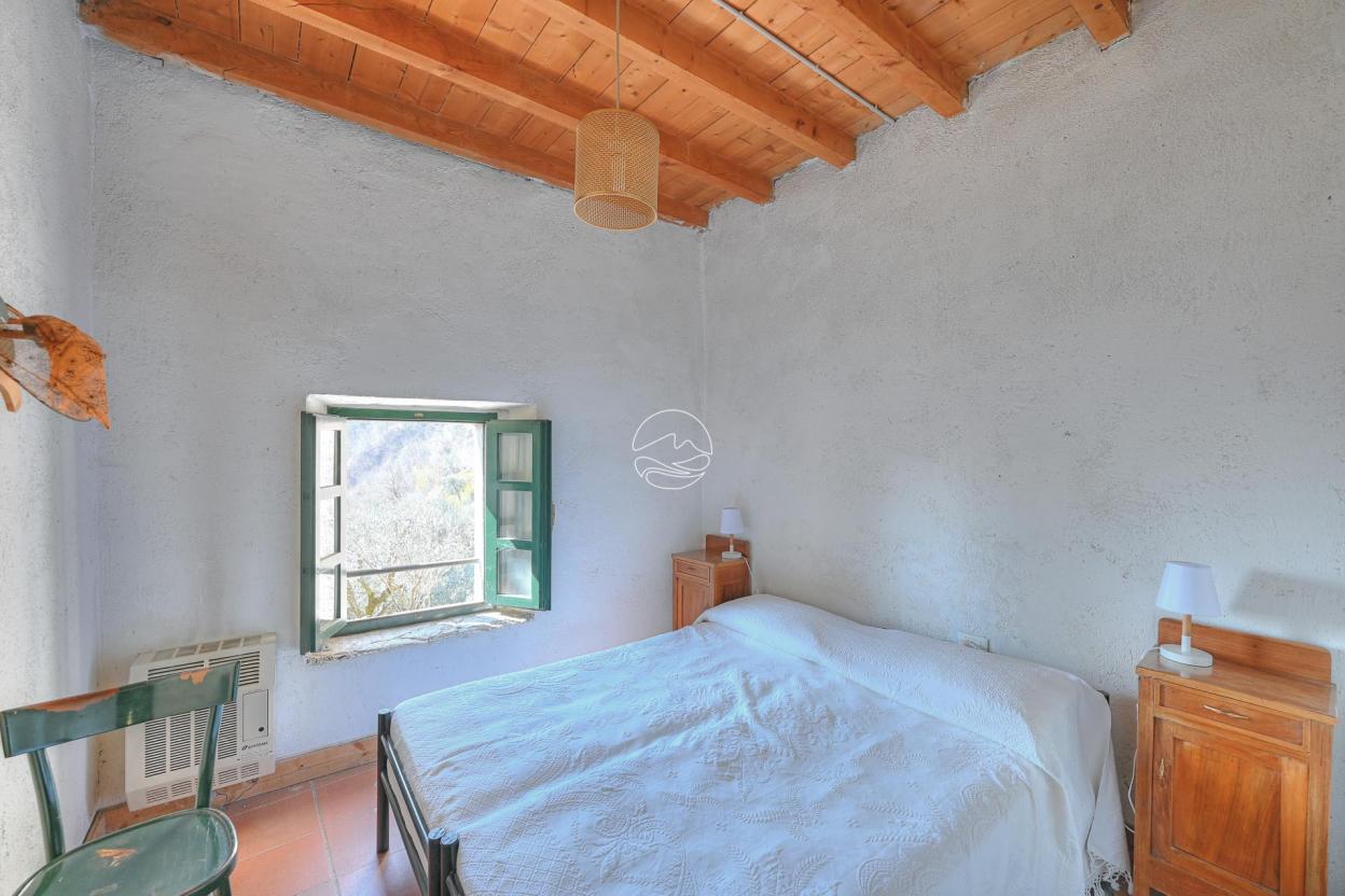 Farmhouse for sale in the hills of Toscolano Maderno